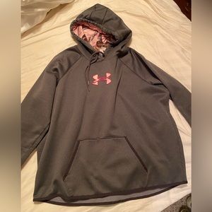 Women’s Under Armor & Real-tree Sweatshirt.